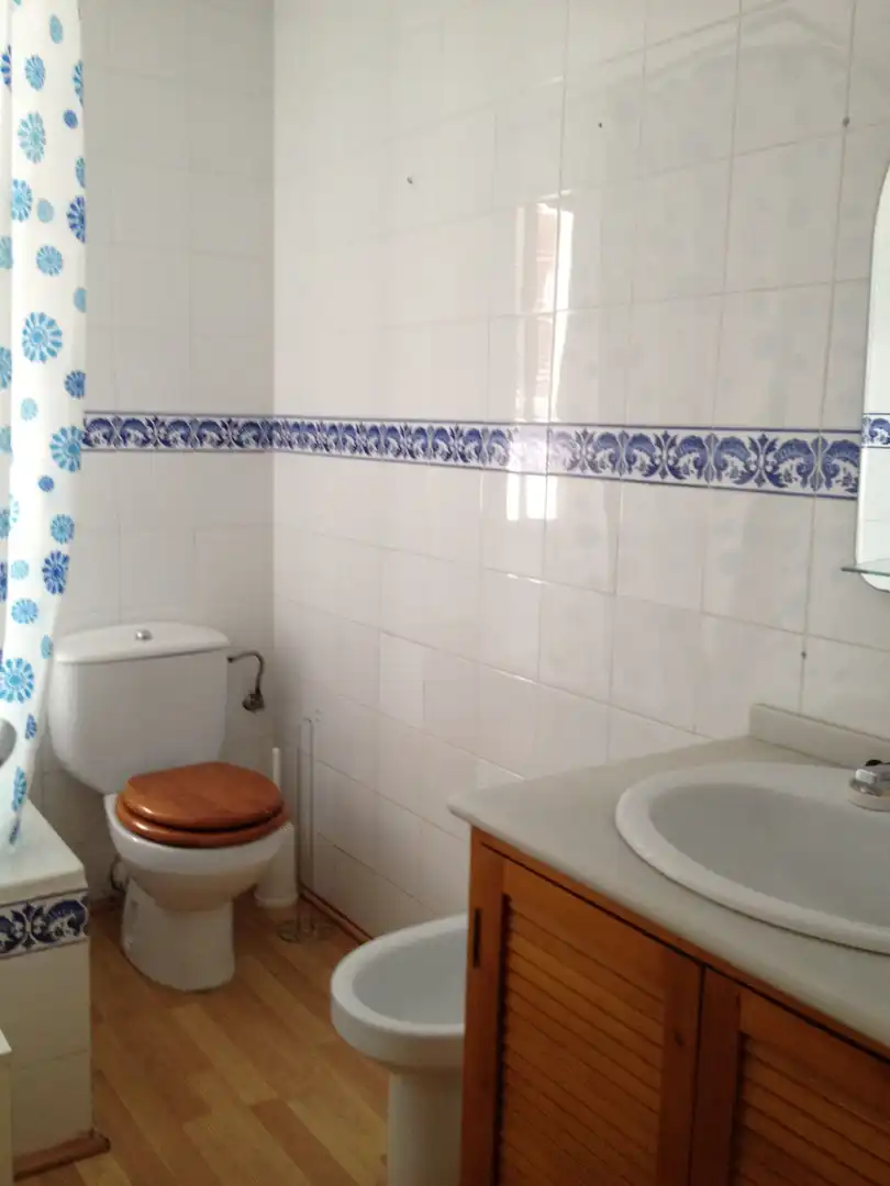 Baño de Piso de alquiler en Sevilla con Aire acondicionado, Amueblado y Lavadora