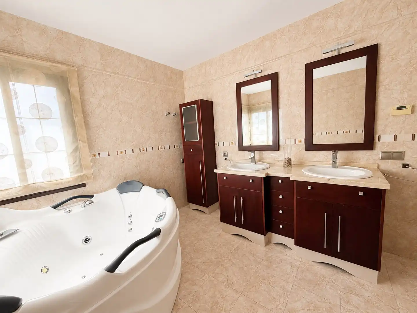 Bany de Casa o xalet en venda en Antequera amb Jardí privat, Traster i Piscina