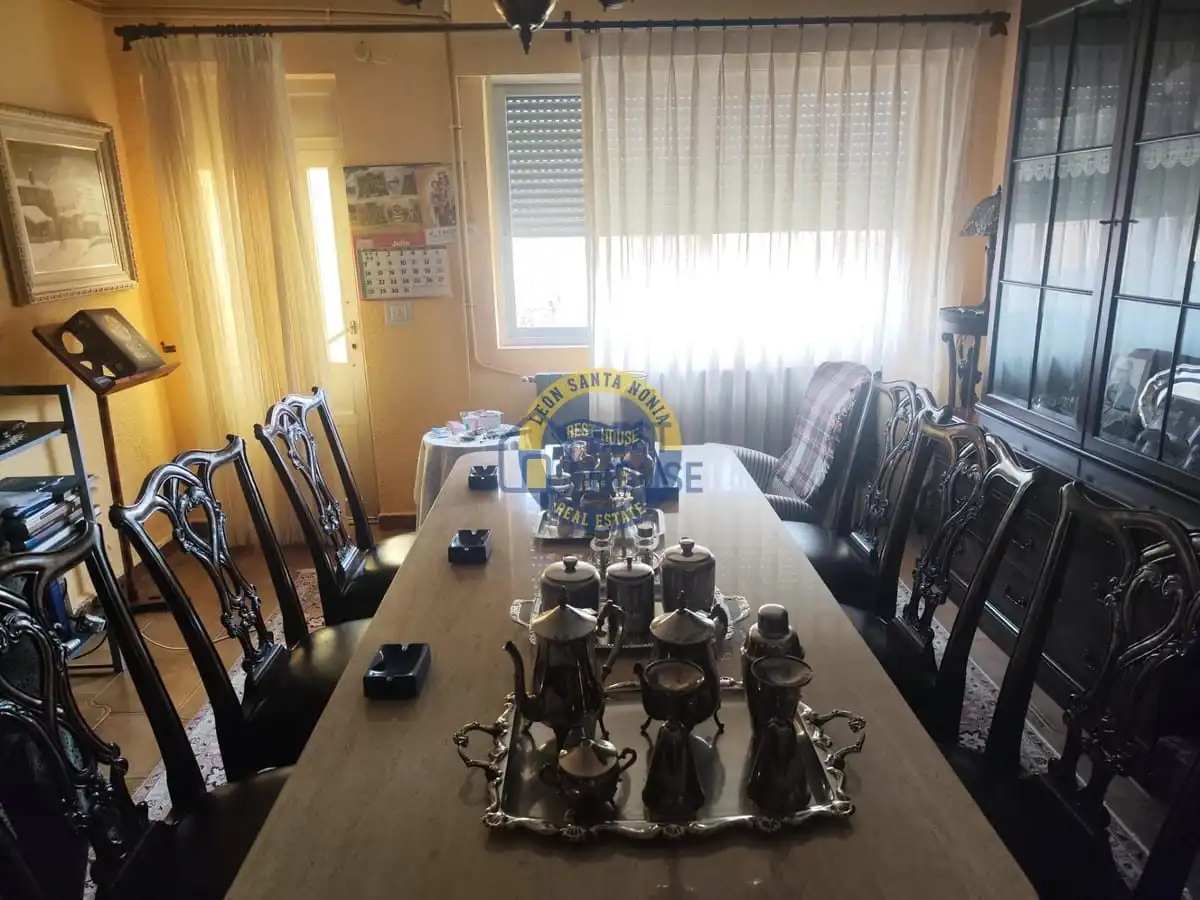 Dining room of Houses for sale in Villanueva de las Manzanas, León