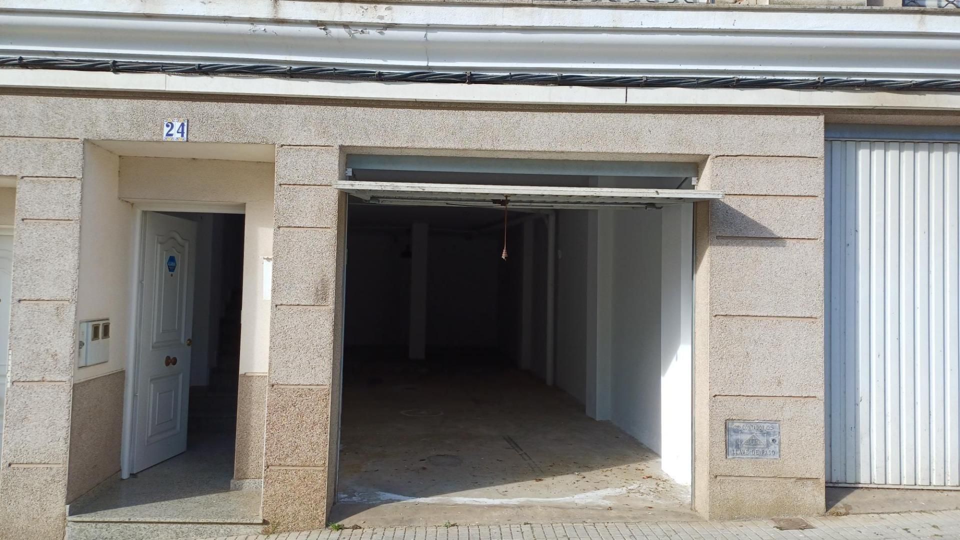 Parking de Casa adosada en venta en Malpartida de Plasencia con Terraza y Trastero