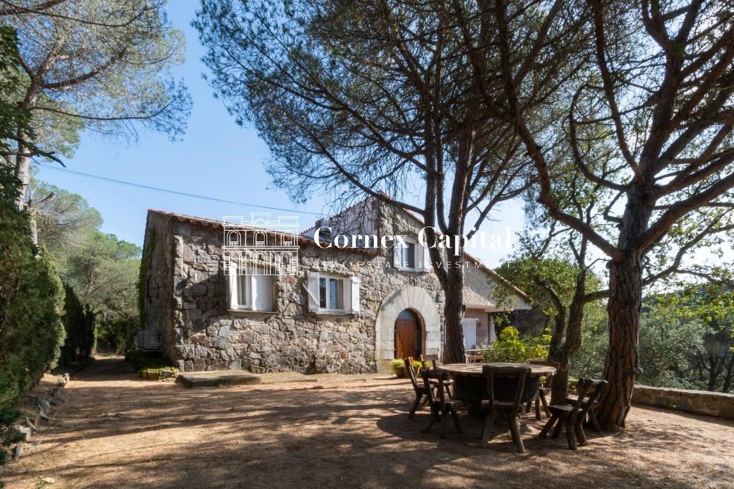 Vista exterior de Casa o xalet en venda en Castell d'Aro, Platja d'Aro i s'Agaró amb Aire condicionat, Calefacció i Jardí privat