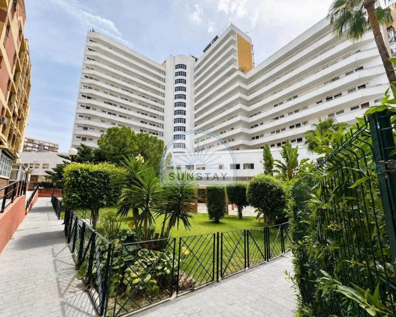 Vista exterior de Apartamento de alquiler en Torremolinos con Aire acondicionado, Jardín privado y Terraza
