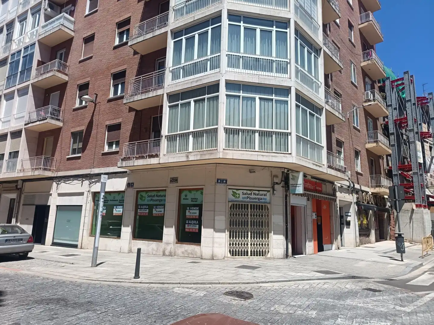 Vista exterior de Local en venda en Valladolid amb Aire condicionat