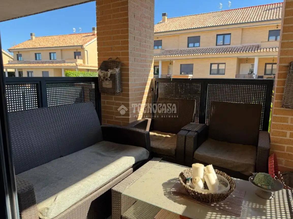 Terrassa de Casa adosada en venda en Villanueva de la Cañada amb Aire condicionat, Calefacció i Jardí privat
