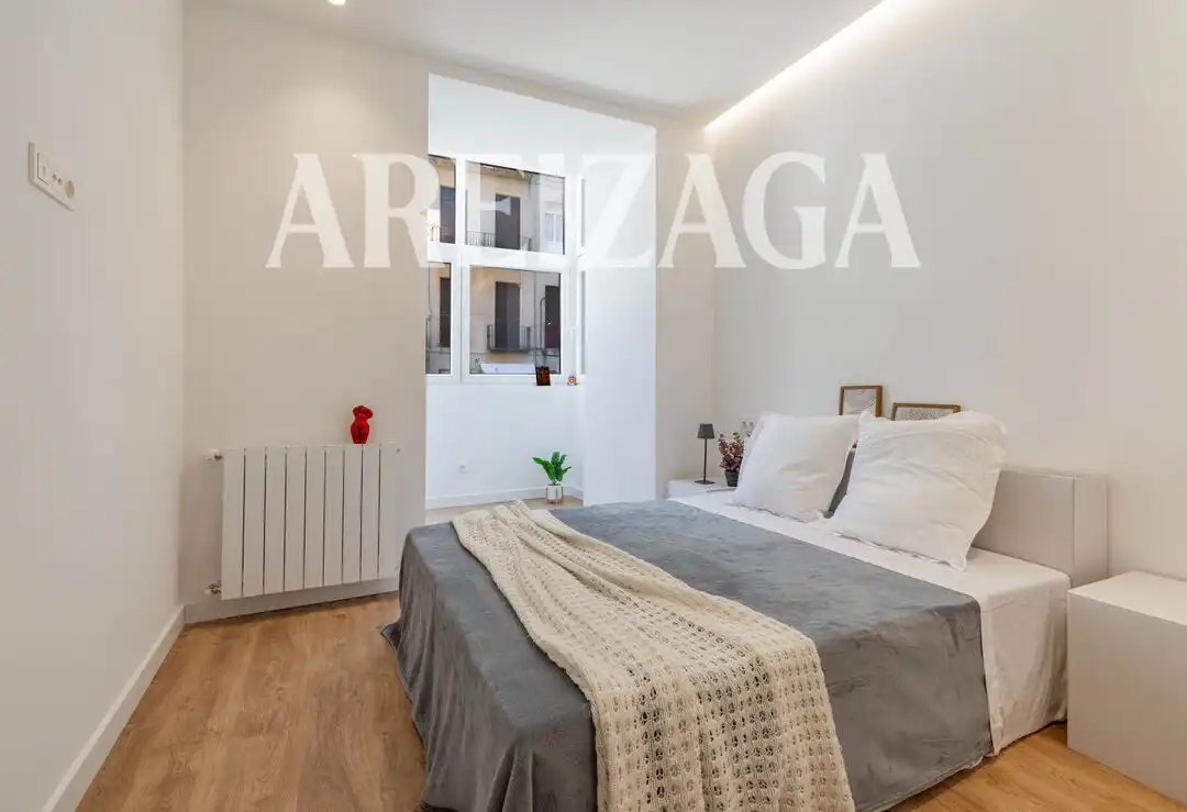 Bedroom of Flat for sale in Donostia - San Sebastián   with Heating, Terrace and Balcony