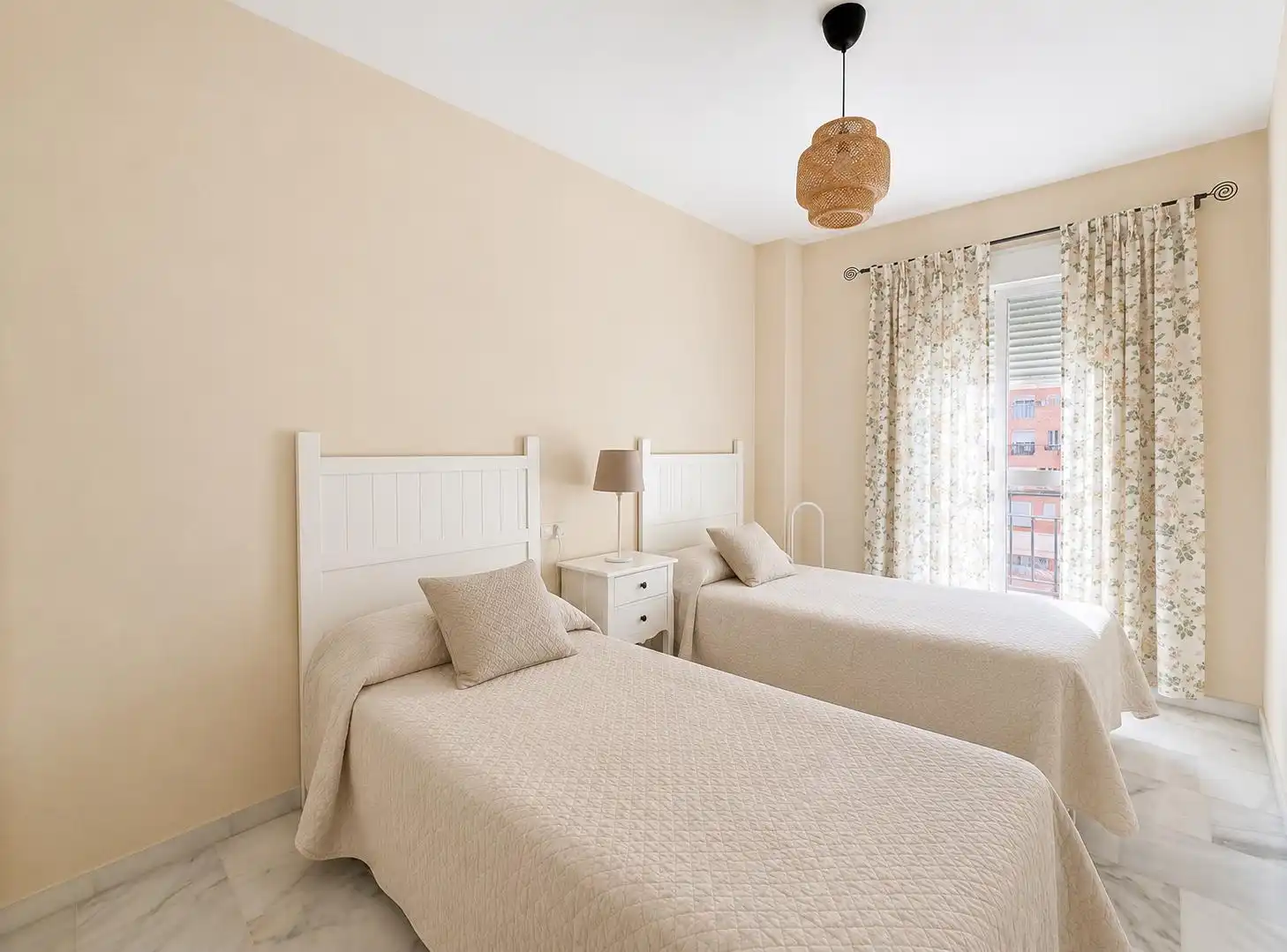 Habitación de Piso en venta en Manilva con Terraza, Trastero y Horno