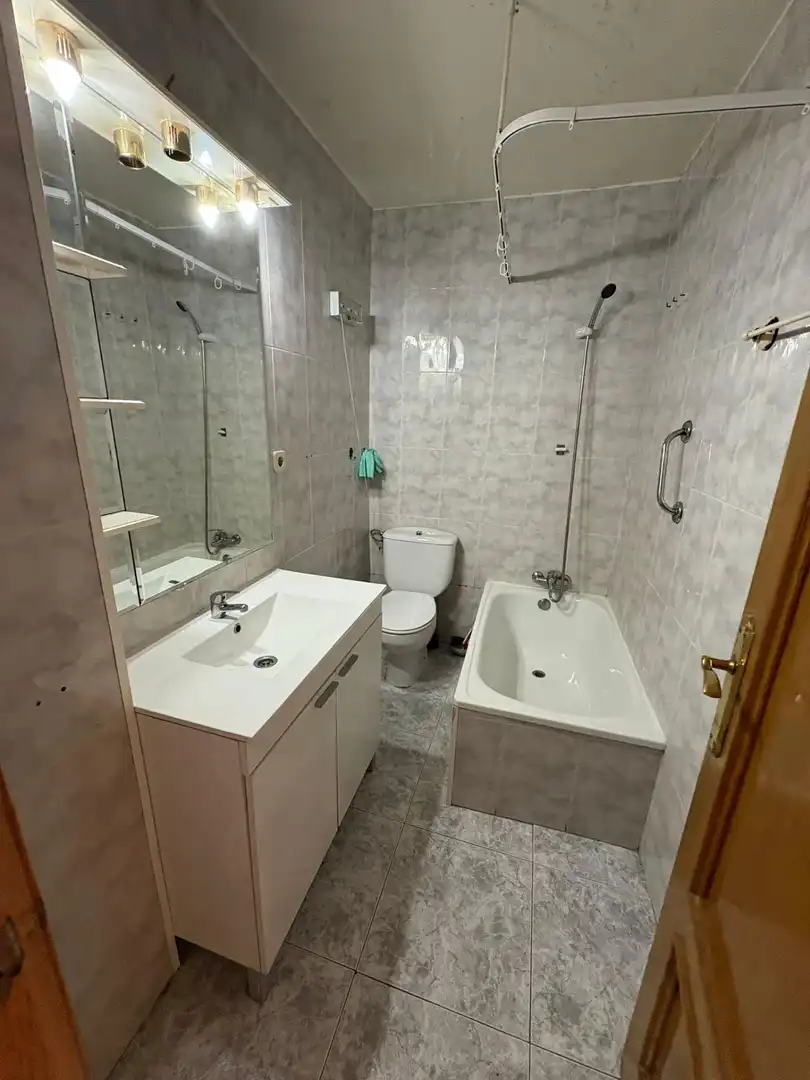 Bathroom of Flat for rent in Madrid  with Terrace