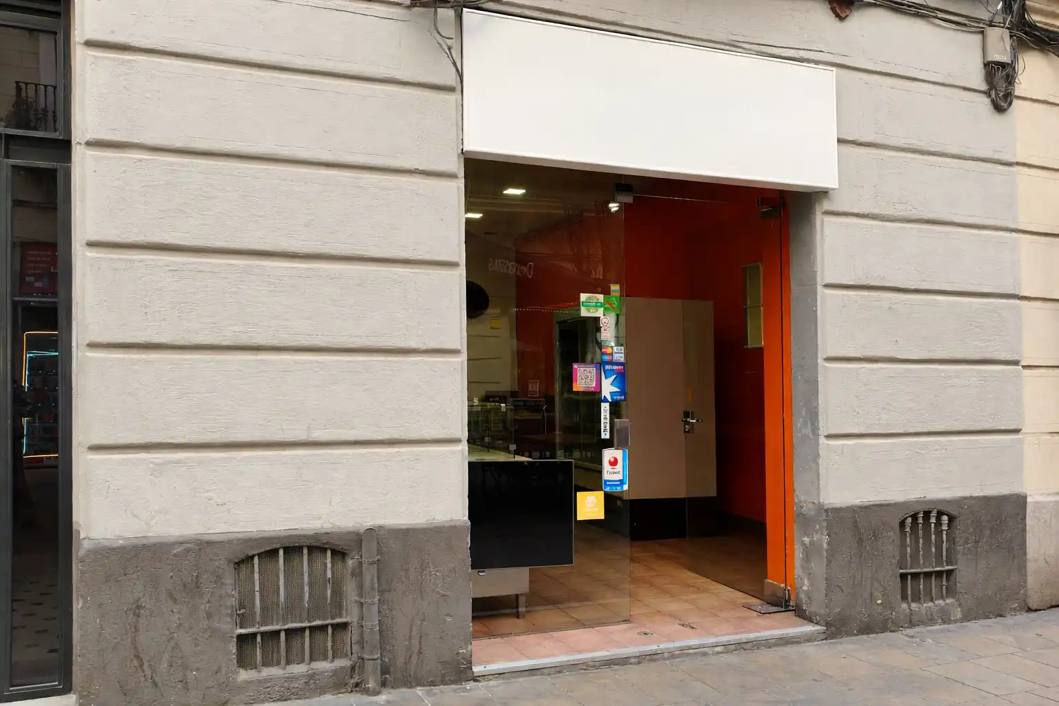 Local en traspaso en  Barcelona Capital con Amueblado
