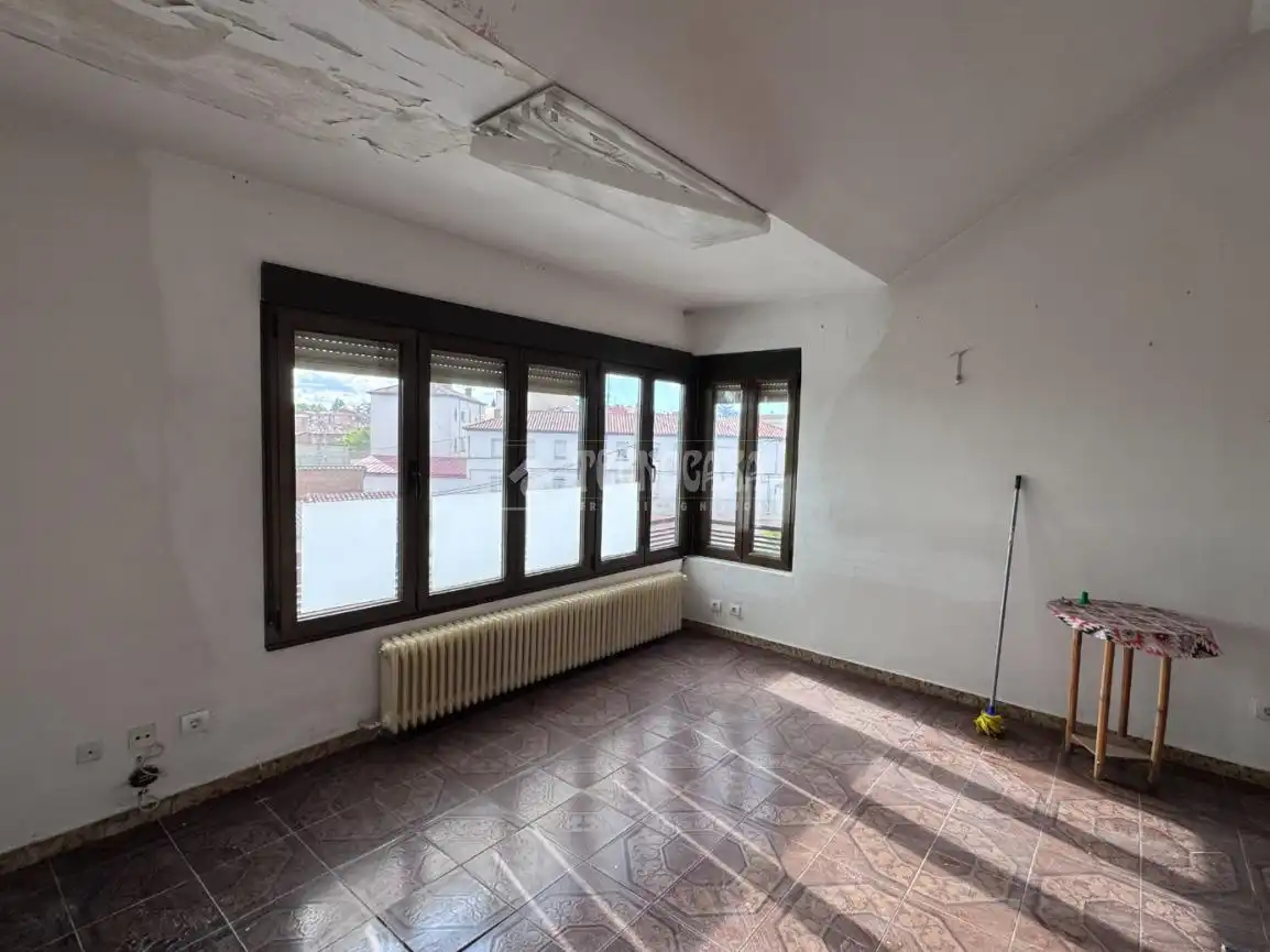 Wohnung zum Verkauf in Valencia de Don Juan mit Heizung, Parkett und Terrasse