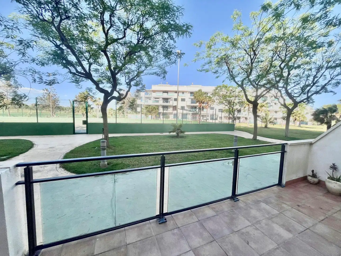 Vista exterior de Planta baja en venta en Almería con Aire acondicionado, Jardín privado y Terraza