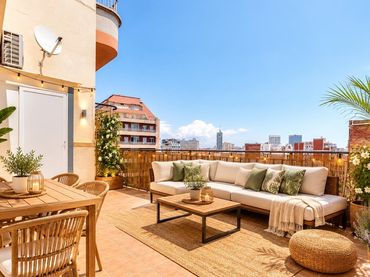 Penthouse with lift for sale in Carrer d'Olzinelles