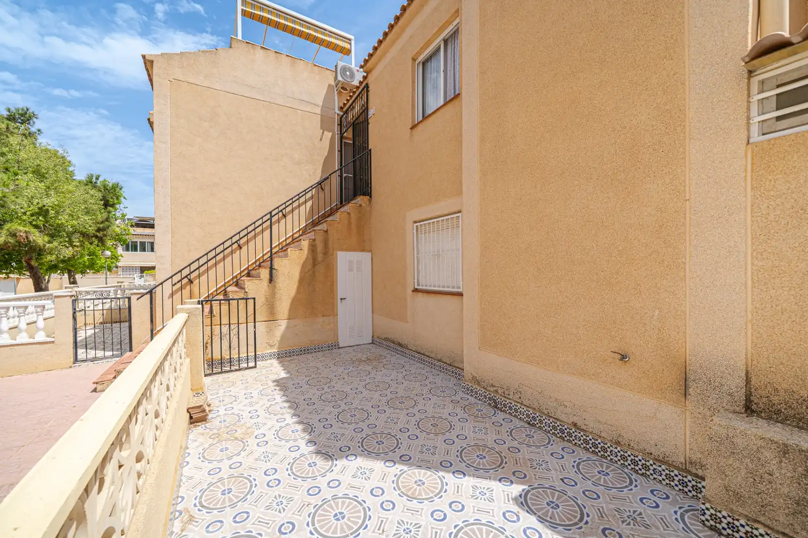 Vista exterior de Ático en venta en Torrevieja con Jardín privado, Terraza y Trastero