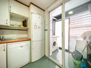 Küche von Wohnung zum Verkauf in Madrid mit Klimaanlage, Heizung und Privatgarten