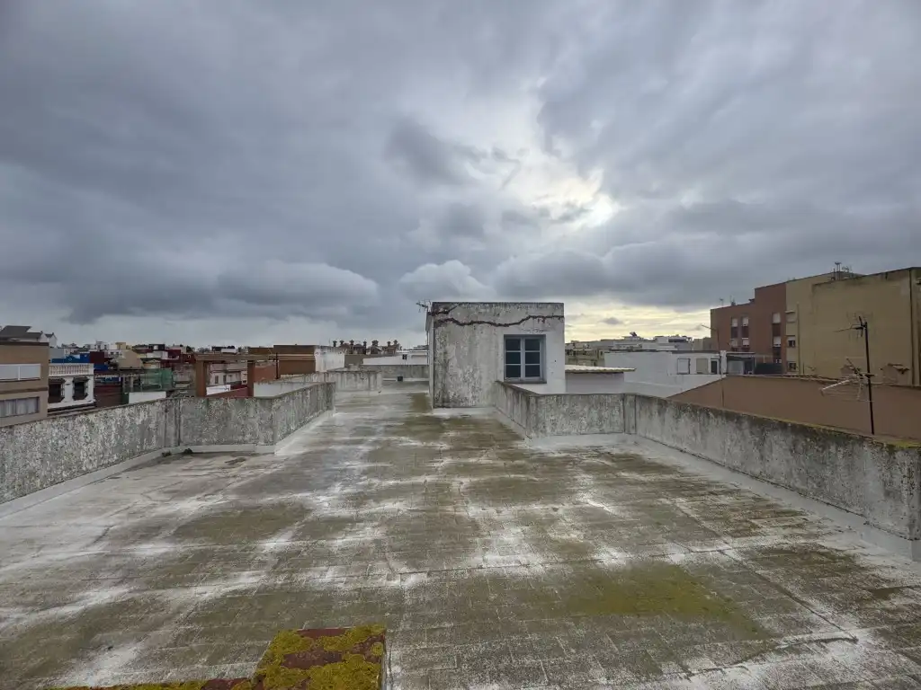 Vista exterior de Piso en venta en La Línea de la Concepción con Amueblado