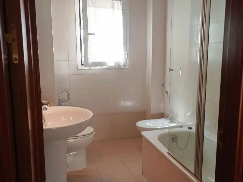 Badezimmer von Maisonette zum Verkauf in Centro
