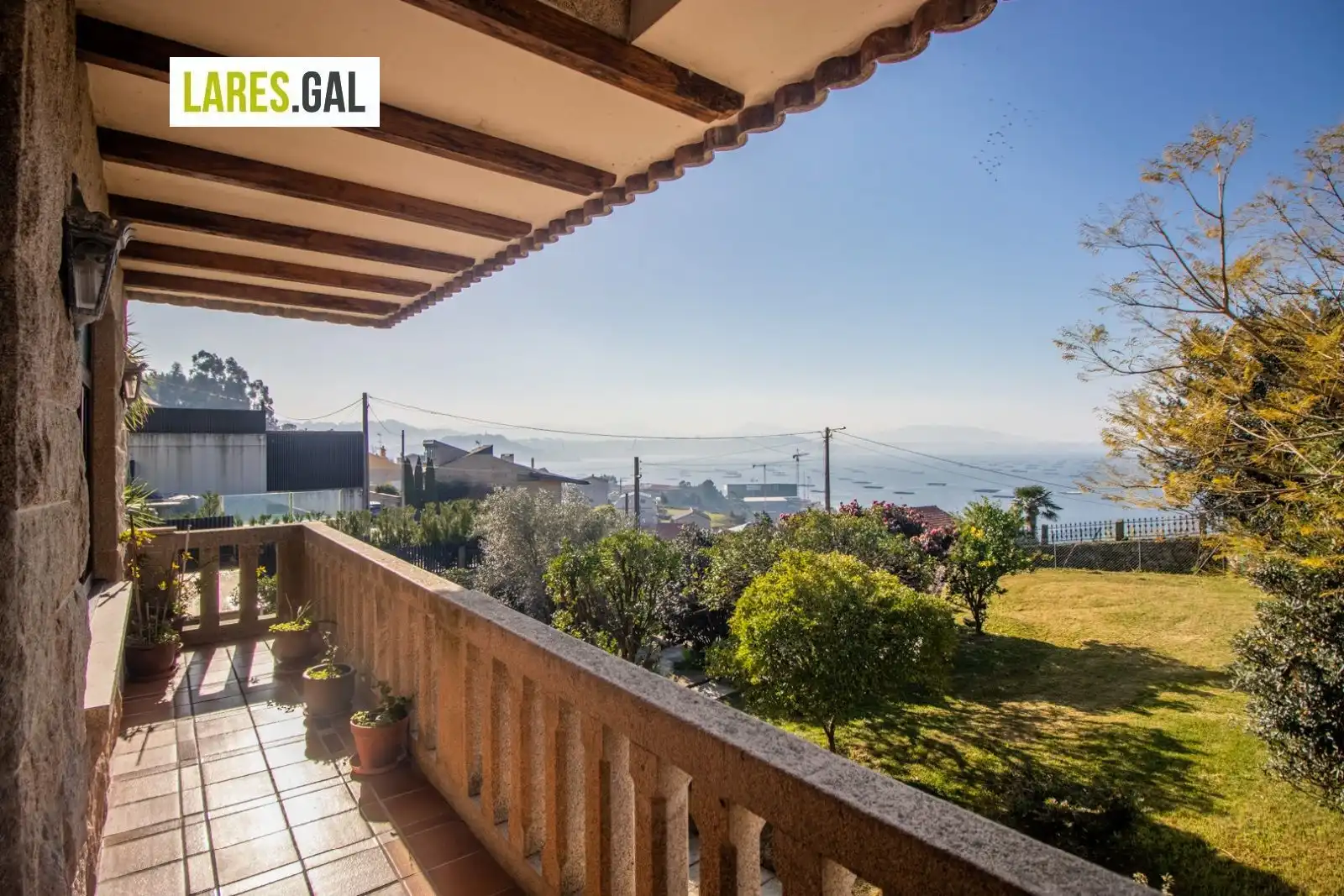 Vista exterior de Casa o xalet de lloguer en Moaña amb Calefacció, Terrassa i Moblat