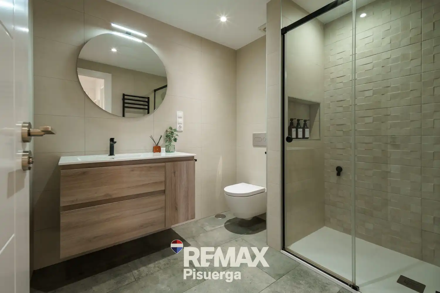 Baño de Piso en venta en Valladolid con Calefacción, Parquet y Terraza