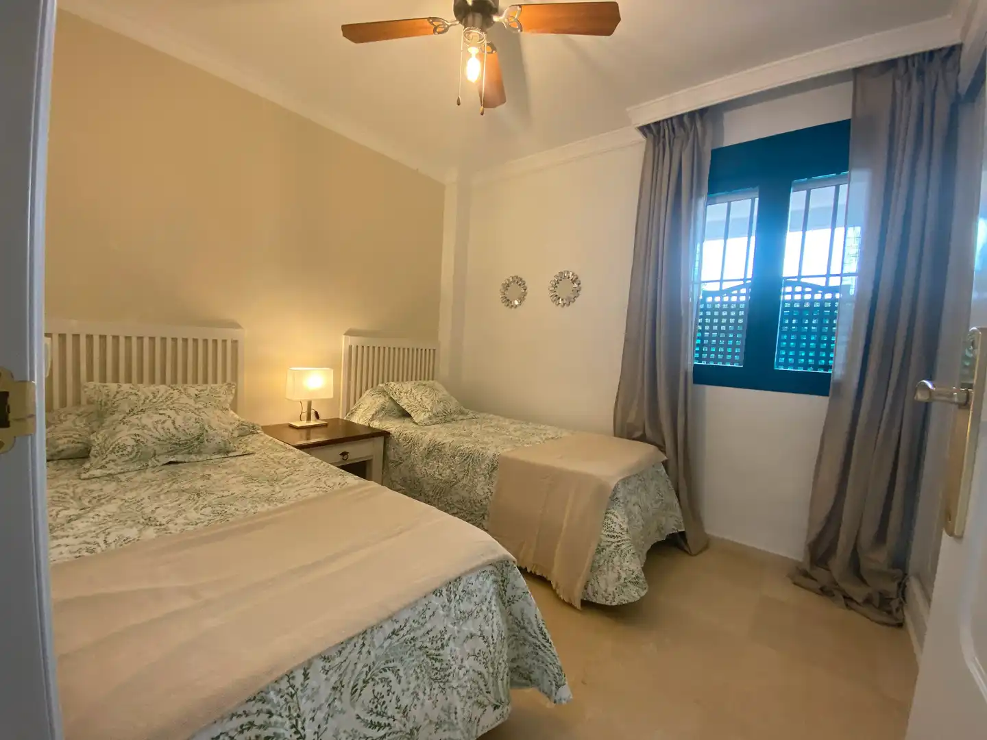 Habitación de Planta baja de alquiler en Estepona con Aire acondicionado, Calefacción y Terraza