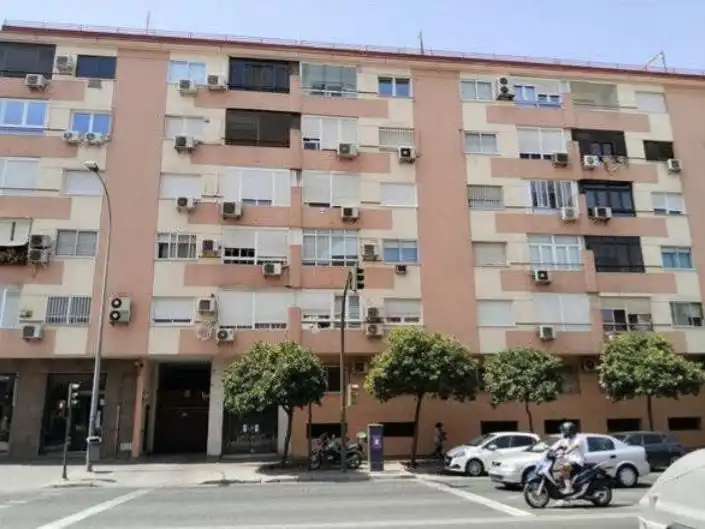 Pis amb jardí en venda a Jose Laguillo 30