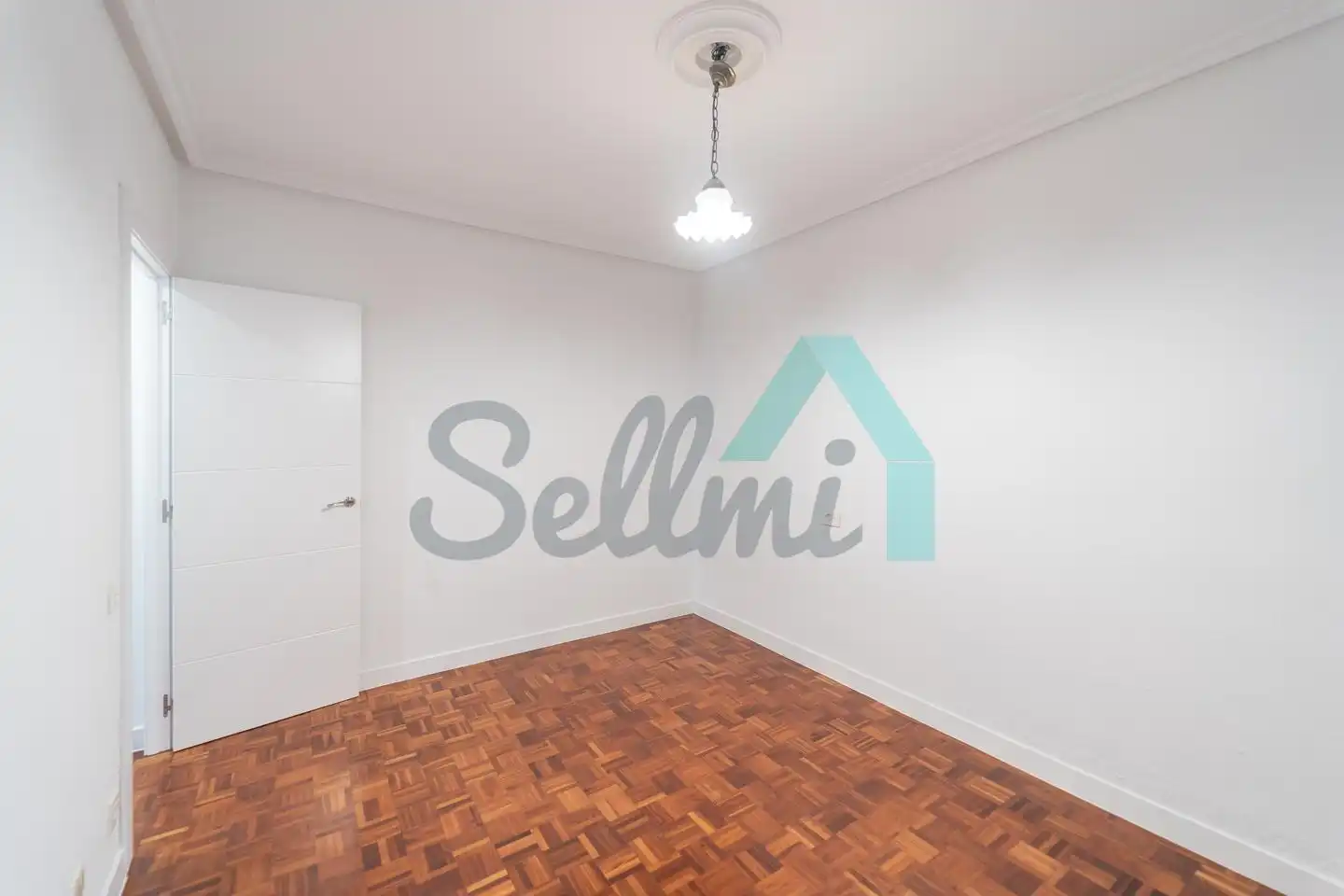 Bedroom of Flat for sale in Oviedo   with Heating, Parquet flooring and Storage room
