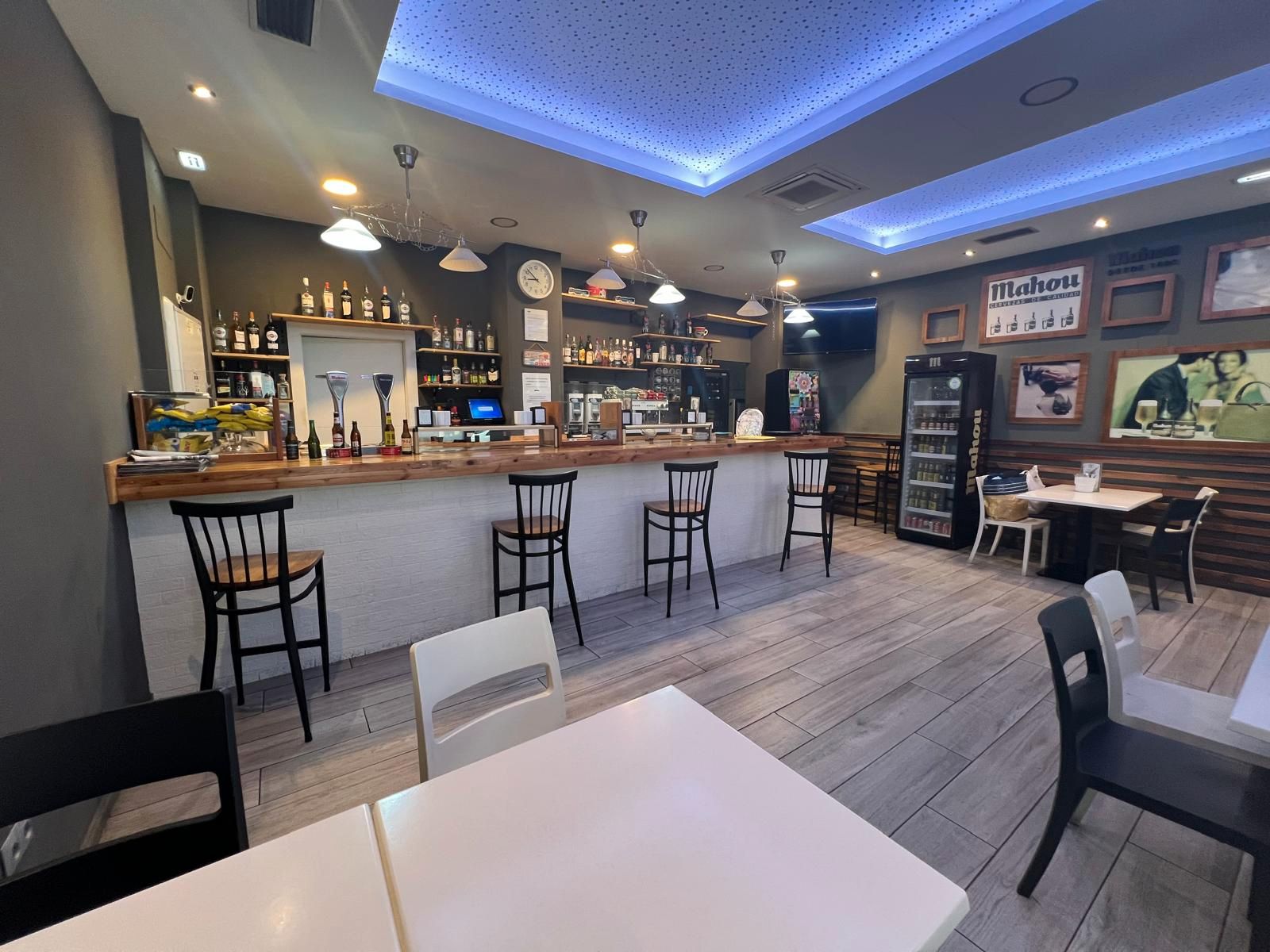 Local de lloguer en Gijón  amb Moblat i Alarma