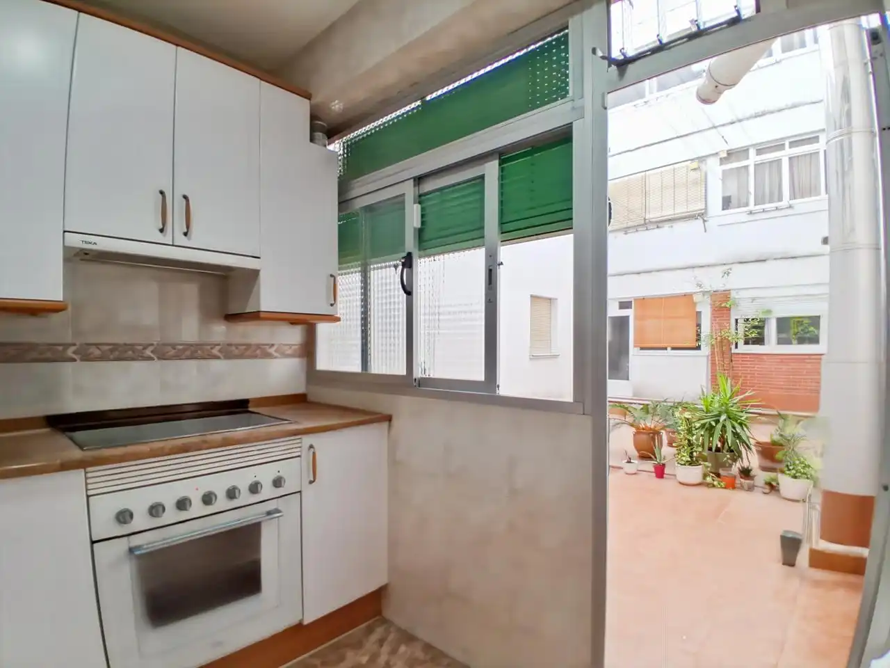 Cocina de Planta baja en venta en Madrid con Calefacción