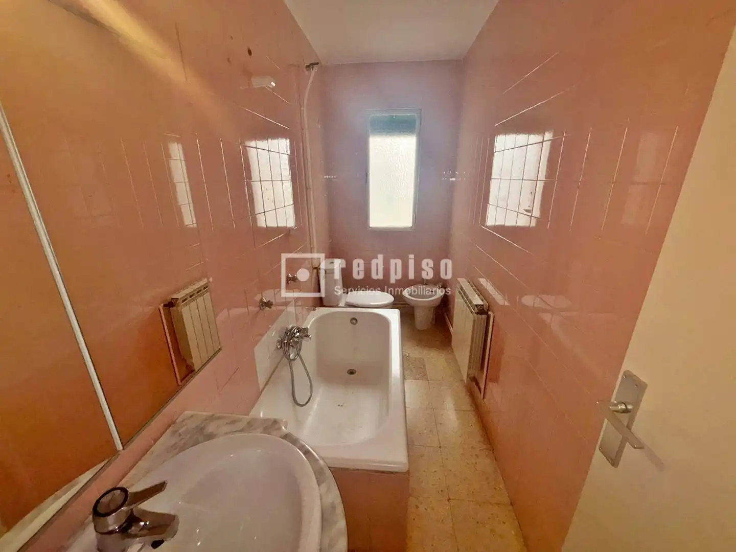 Baño de Piso en venta en Guadalajara con Calefacción, Terraza y Trastero