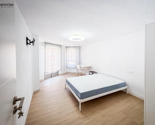 Bedroom of Flat to share in Elche / Elx
