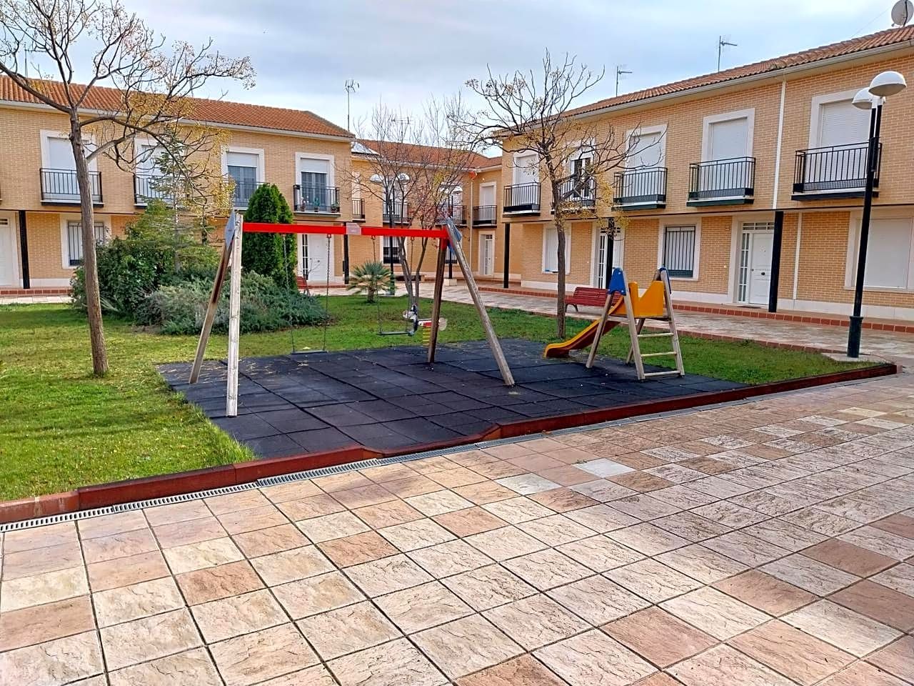 Terrassa de Casa adosada en venda en Lillo amb Calefacció, Jardí privat i Terrassa