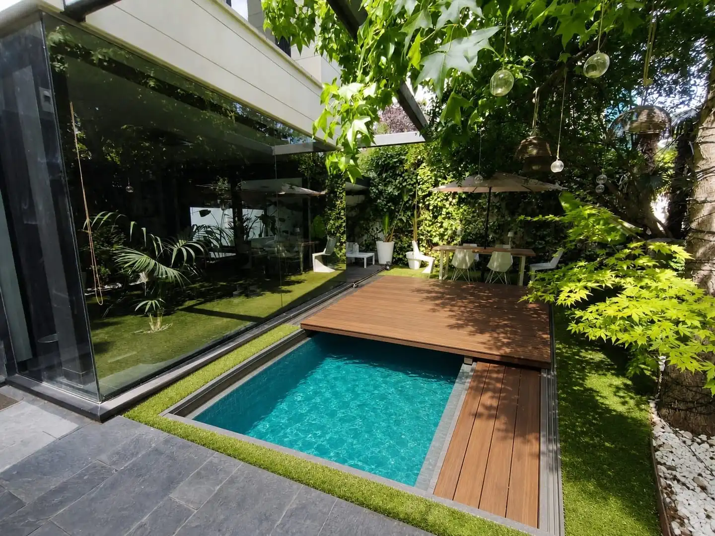 Piscina de Casa o chalet en venta en Madrid con Aire acondicionado, Calefacción y Jardín privado