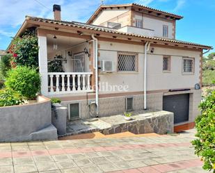 Vista exterior de Casa o xalet en venda en Castellet i la Gornal amb Aire condicionat, Terrassa i Piscina