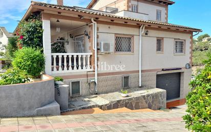 Vista exterior de Casa o xalet en venda en Castellet i la Gornal amb Aire condicionat, Terrassa i Piscina