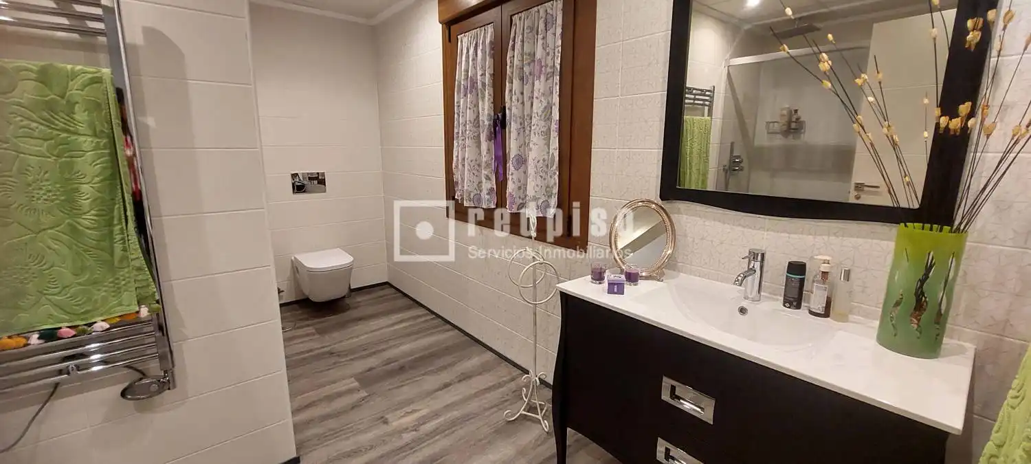 Bathroom of Houses for sale in Malpica de Tajo  with Air Conditioner, Heating and Storage room