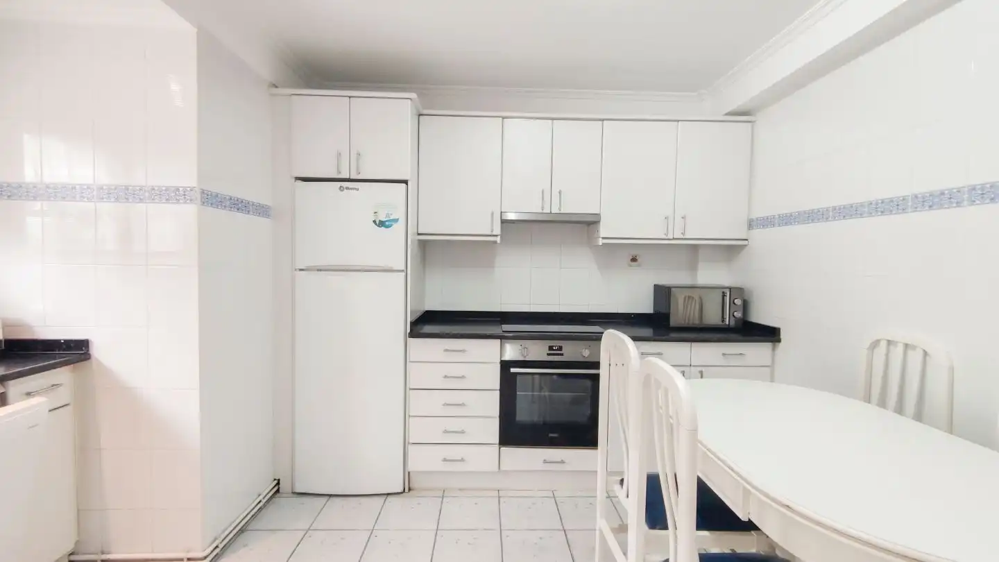 Cuina de Apartament de lloguer en Donostia - San Sebastián  amb Calefacció i Balcó