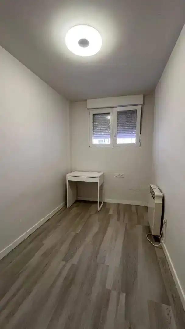 Schlafzimmer von Wohnung zur Miete in Torrevieja mit Klimaanlage und Balkon