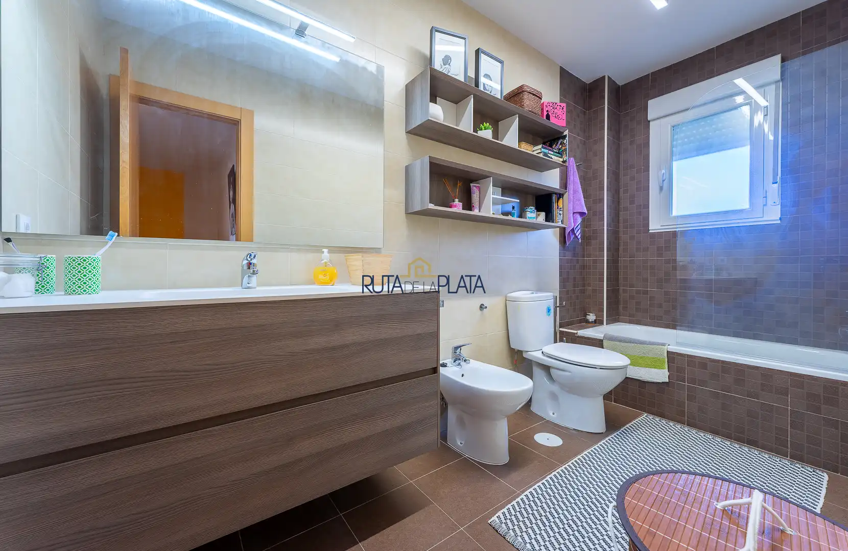 Baño de Casa adosada en venta en Roales con Calefacción, Jardín privado y Alarma