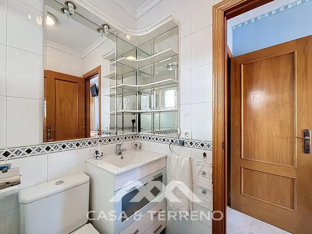 Bany de Casa adosada en venda en Vélez-Málaga amb Aire condicionat, Piscina i Microones