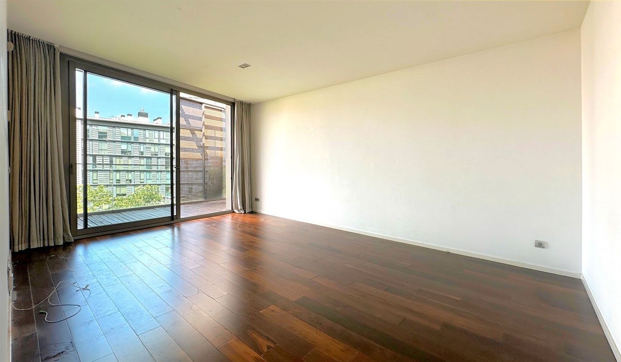 Living room of Flat for sale in  Barcelona Capital  with Air Conditioner, Parquet flooring and Terrace