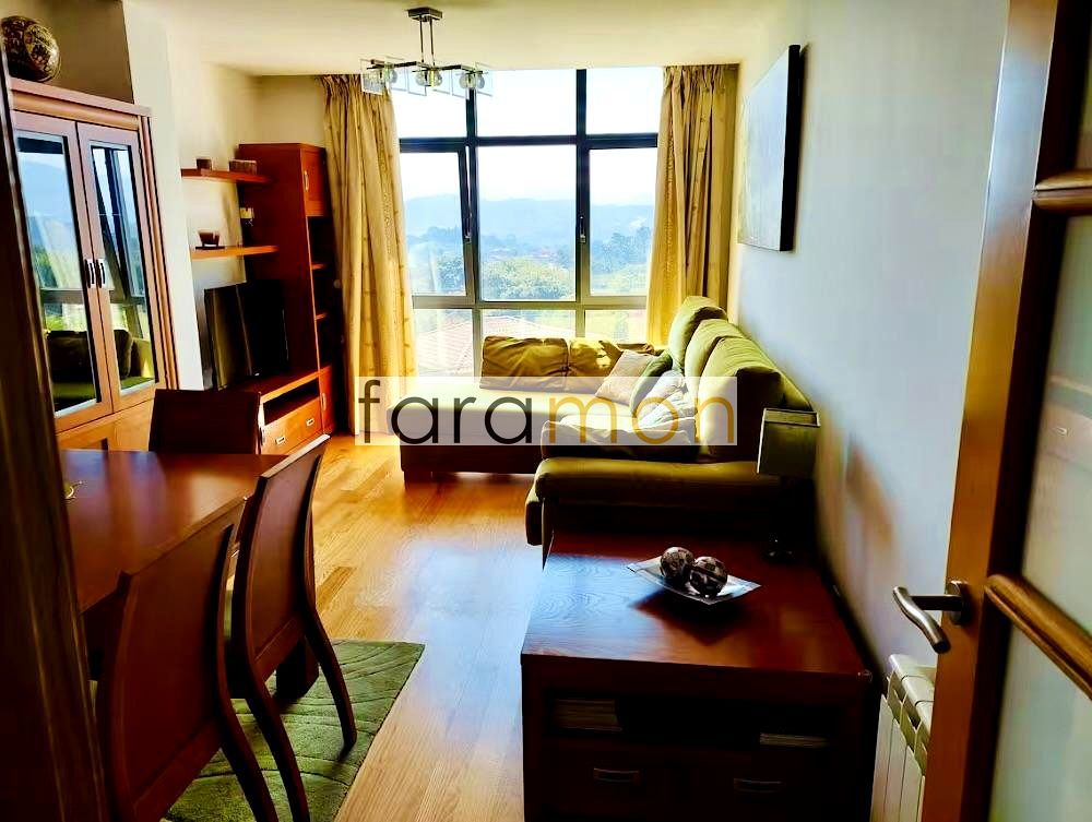 Sala d'estar de Pis en venda en Nigrán amb Calefacció, Parquet i Traster