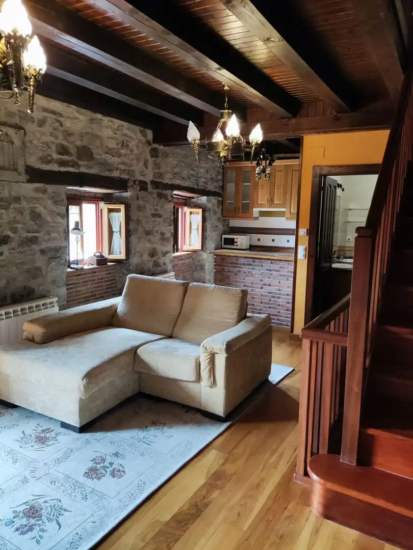 Sala d'estar de Finca rústica en venda en Valle de Mena amb Balcó