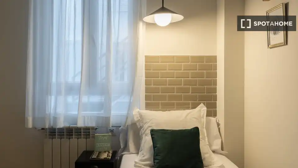 Bedroom of Flat for rent in Bilbao   with Air Conditioner, Heating and Furnished