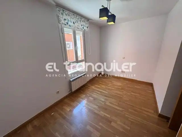 Bedroom of Flat for rent in Madrid  with Storage room, Furnished and Washing machine