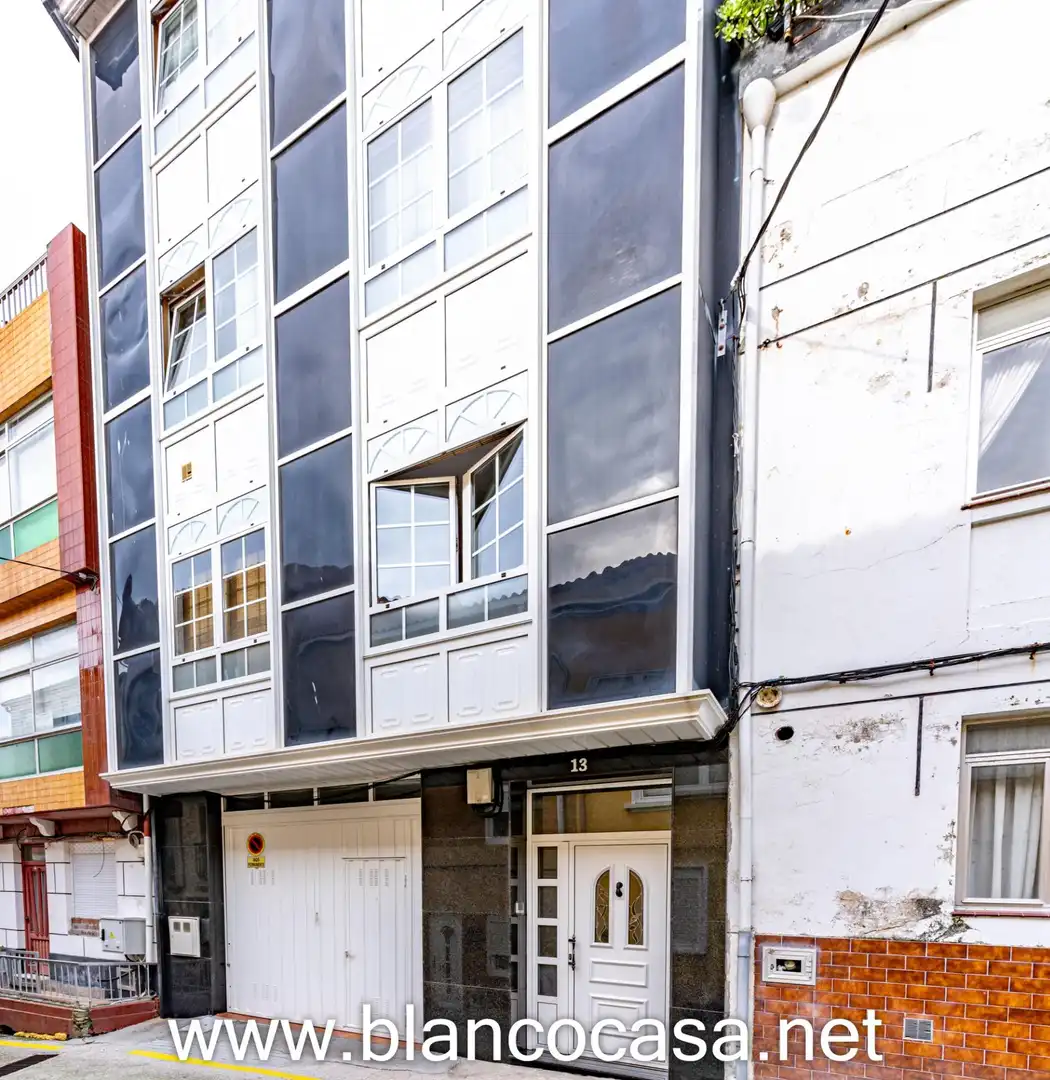 Vista exterior de Casa o xalet en venda en Malpica de Bergantiños amb Calefacció i Traster