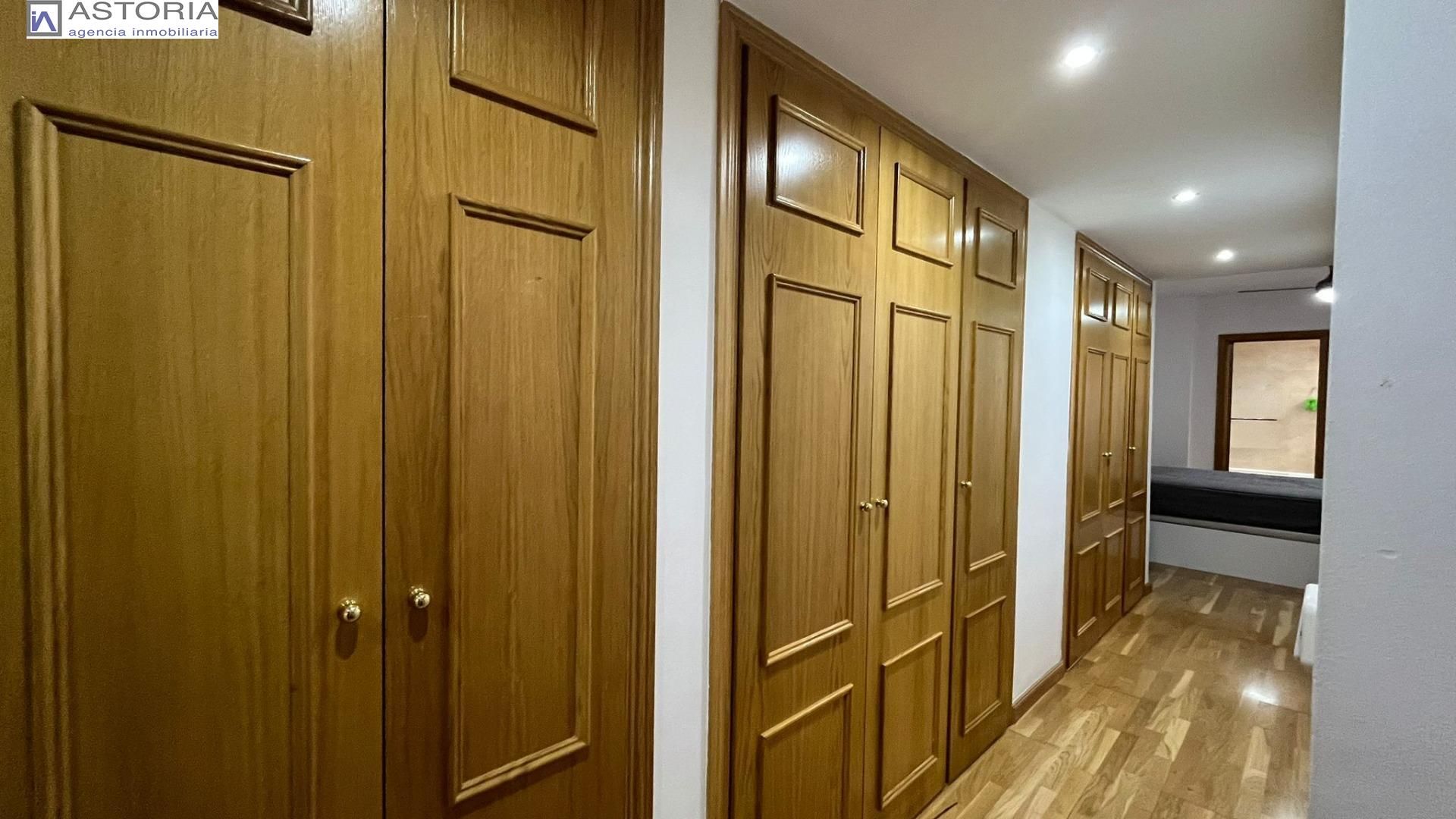 Flat to rent in  Granada Capital  with Air Conditioner, Heating and Balcony