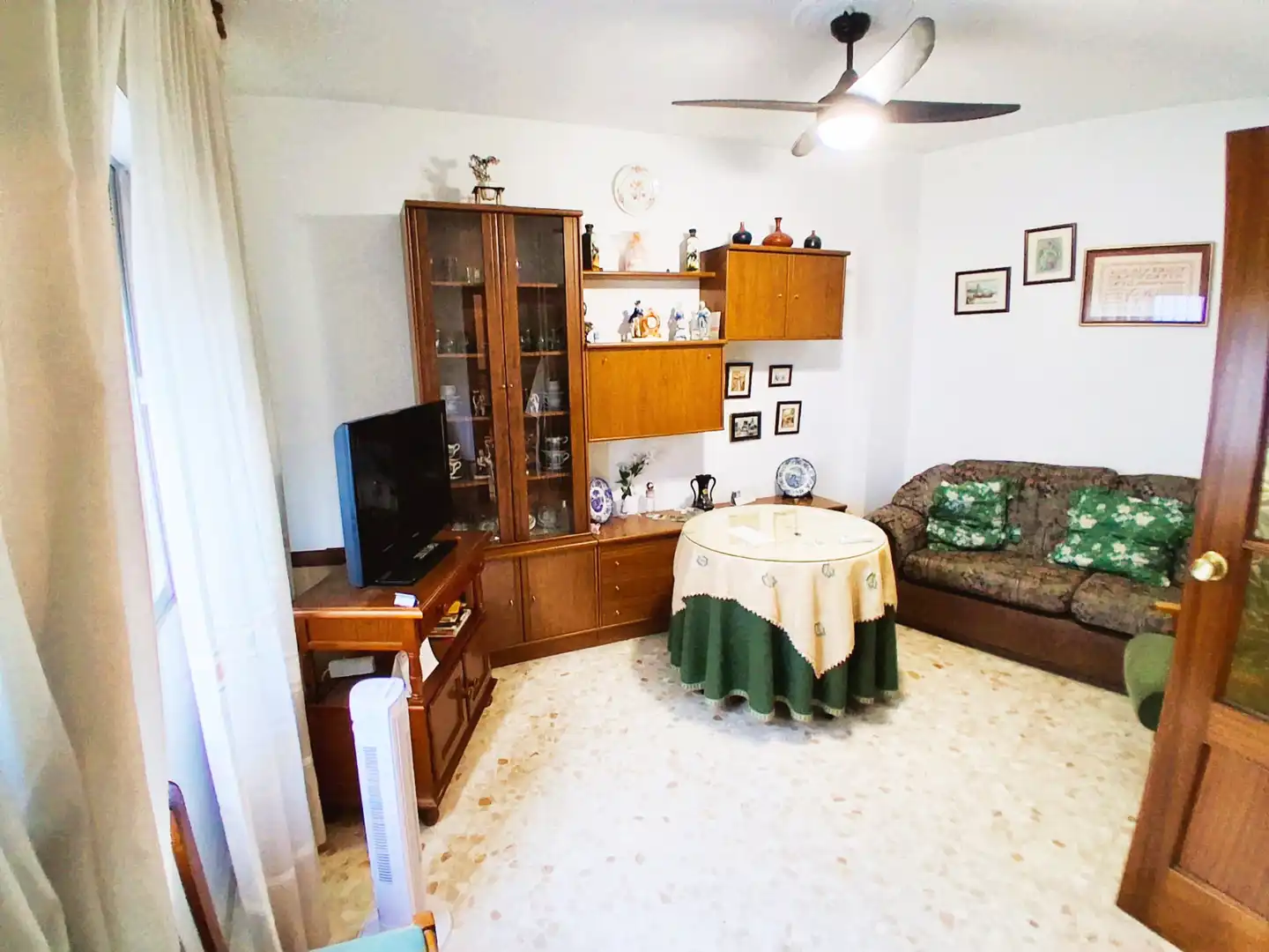 Sala d'estar de Casa adosada en venda en Píñar
