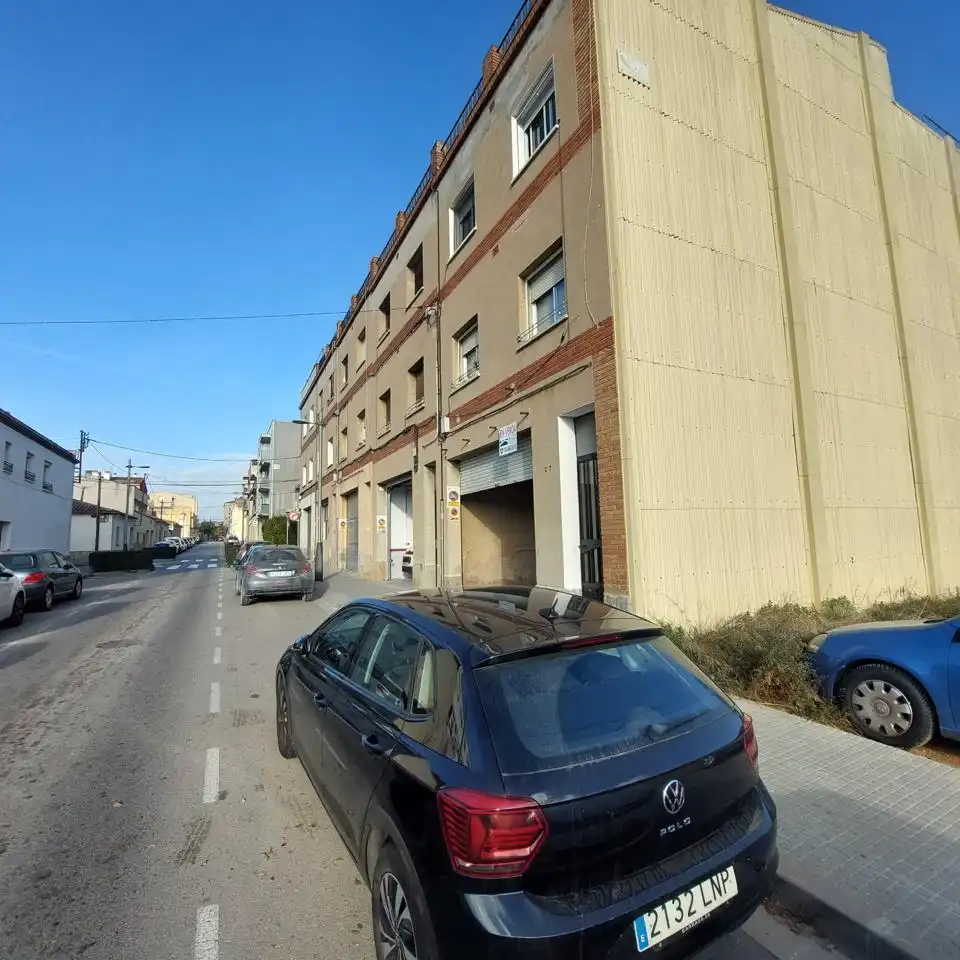 Vista exterior de Local en venda en Vilafranca del Penedès