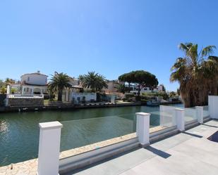 Exterior view of House or chalet for sale in Empuriabrava  with Air Conditioner, Terrace and Swimming Pool