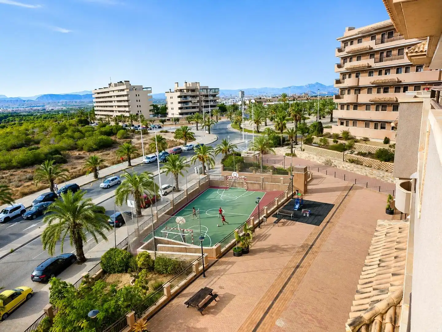 Außenansicht von Wohnung zum Verkauf in Elche / Elx mit Klimaanlage, Terrasse und Balkon