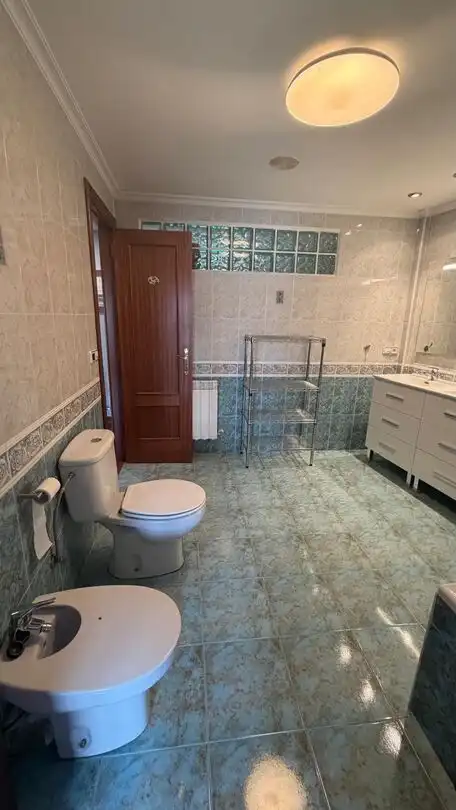 Baño de Casa adosada en venta en Salvatierra / Agurain con Calefacción y Jardín privado