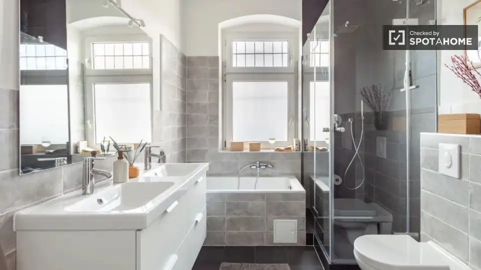 Bathroom of Flat for share in Colmenar de Oreja  with Air Conditioner, Terrace and Furnished
